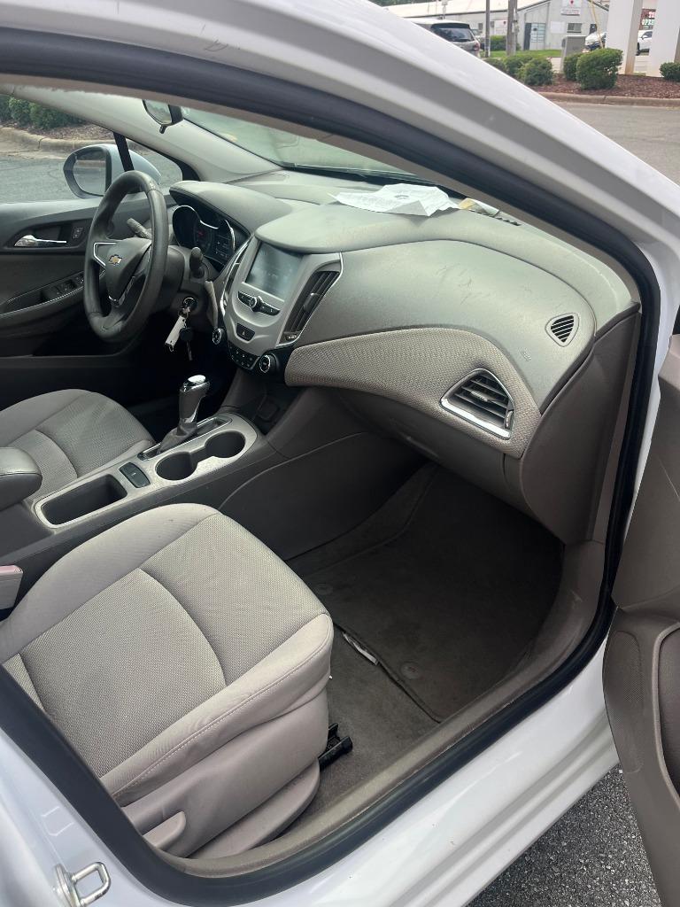 2016 Chevrolet Cruze LS - Photo 8